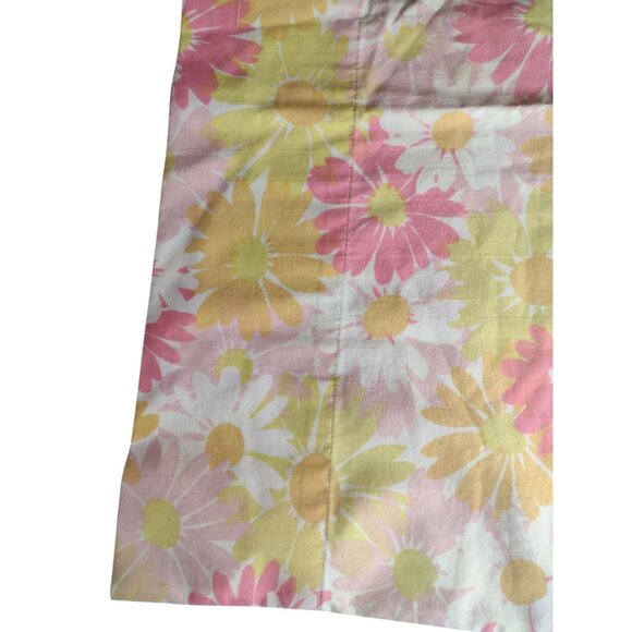 Pequot Retro Floral No Iron Standard Pillowcase Cotton Mod Daisies Cottagecore - Picture 2 of 4